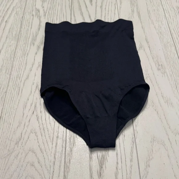 Shapermint Black High-Waisted Shapewear Briefs - Picture 2 of 6